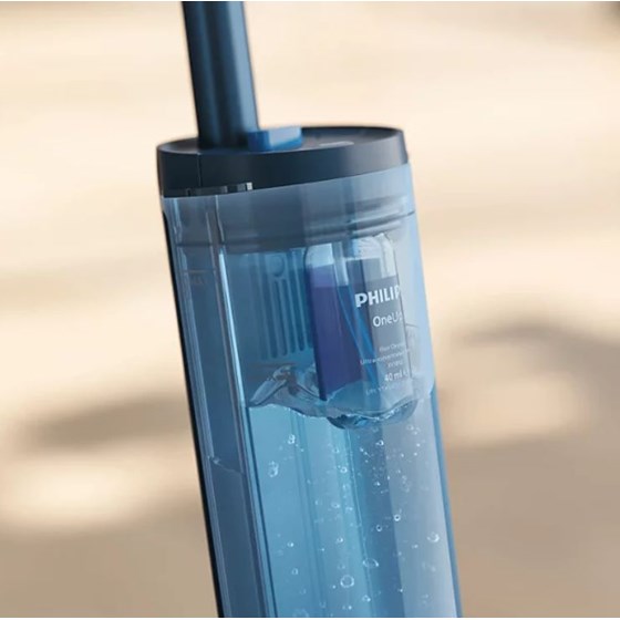 Philips OneUp Series 3000 with 2 pads and 1 floor cleaner sredstvo za čišćenje